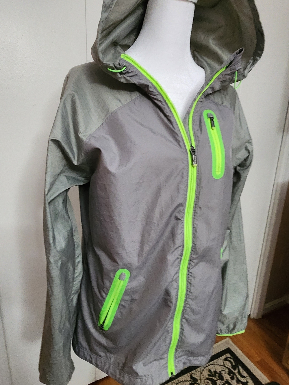 Under Armour Light Jacket Windbreaker - Picture 3 of 5